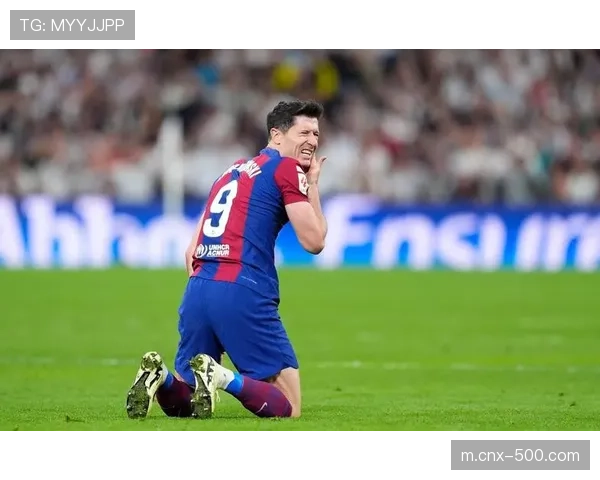 莱万37岁高龄经验制胜 巴萨更衣室传帮带作用显著